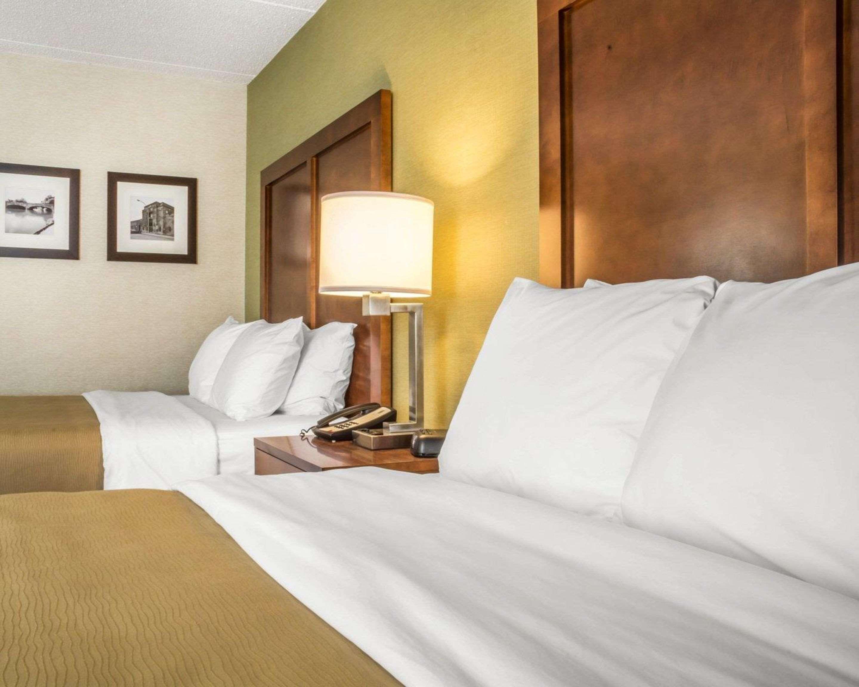 Clarion Pointe - Falconer Hotel